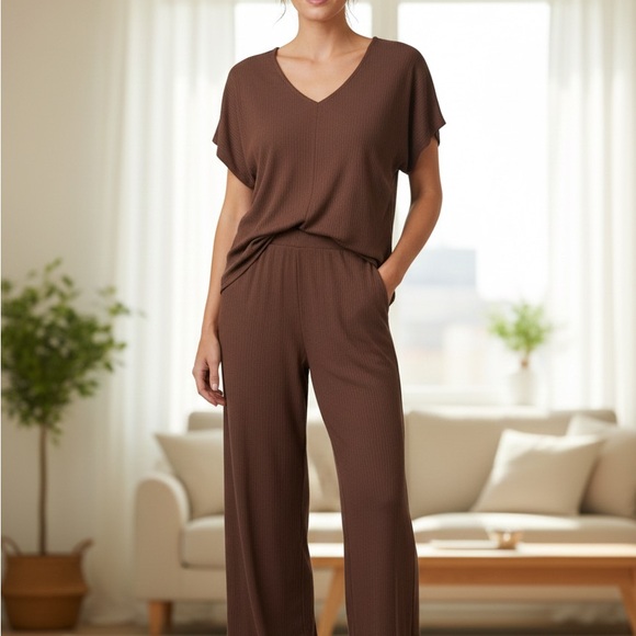 Elie Tahari Other - Elie Tahari Brown Ribbed Pajama Set